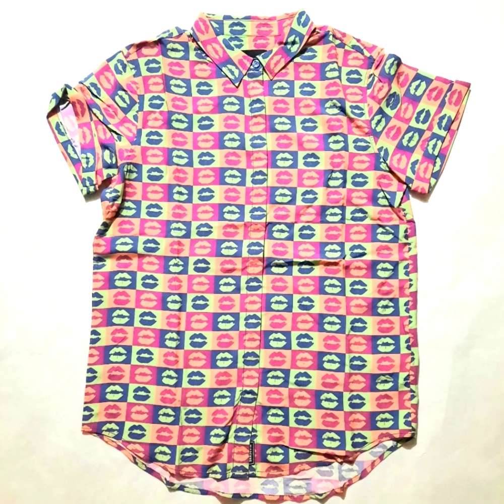 NWOT Wildfang Empower Short Sleeve Button Up, Lips Multicolor - Size S